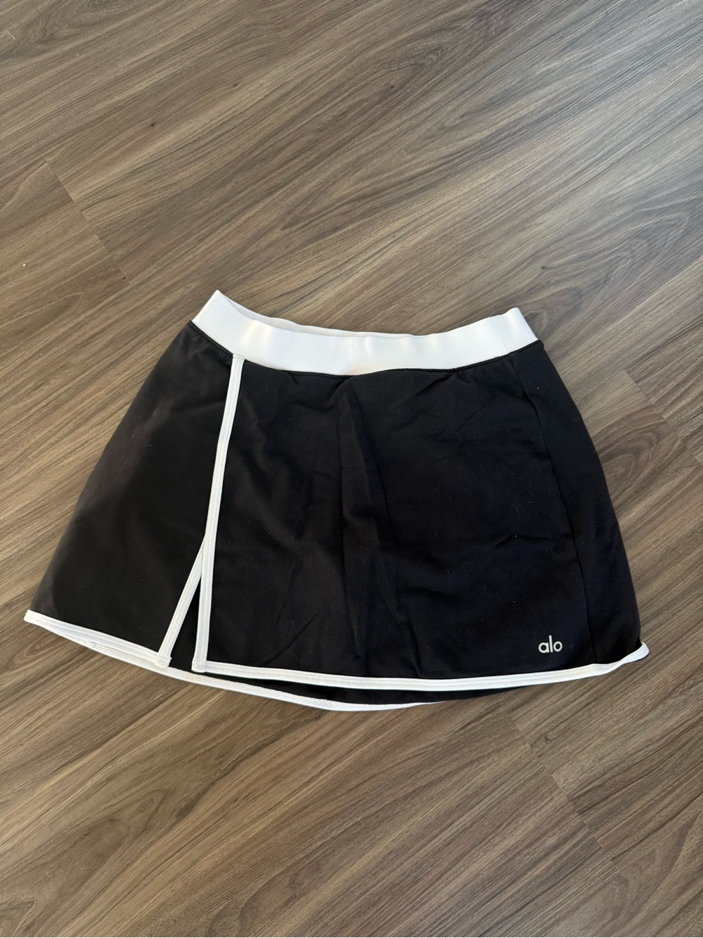 ALO Yoga Black and White Mini Skirt